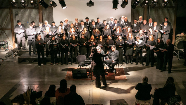 imagen El Coro Universitario de Mendoza festejó 60 años con un concierto histórico