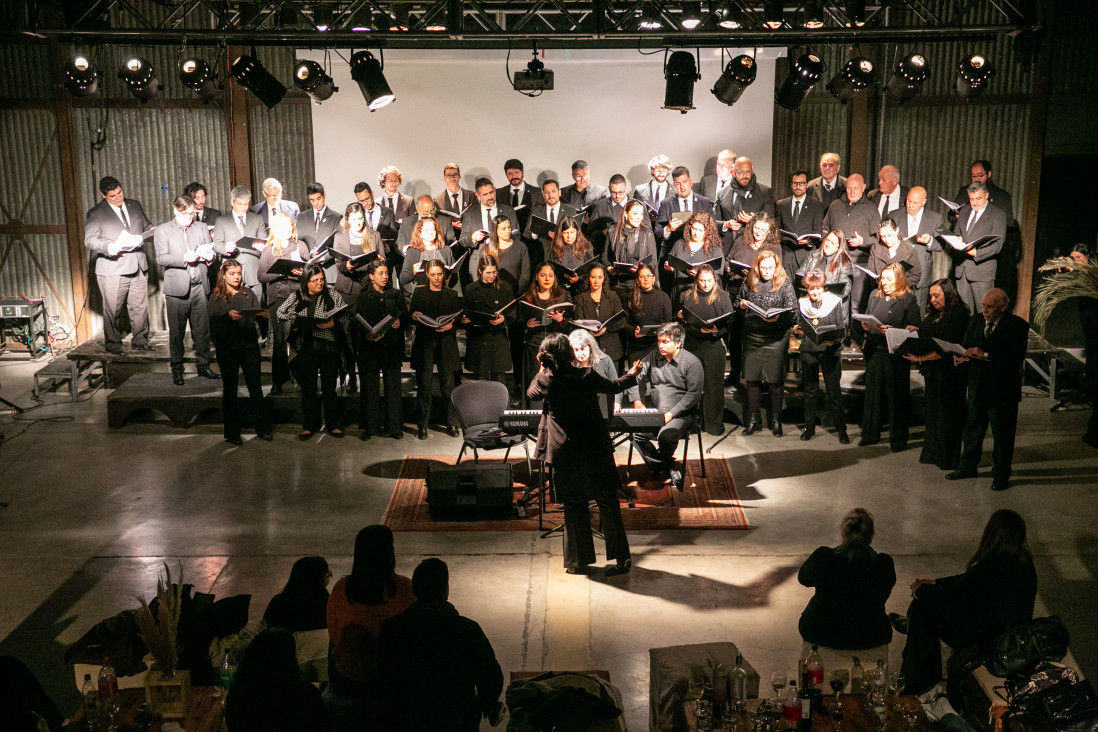 imagen El Coro Universitario de Mendoza festejó 60 años con un concierto histórico