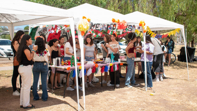 imagen Platos típicos, música y juegos en el clásico Festival Internacional de la UNCUYO