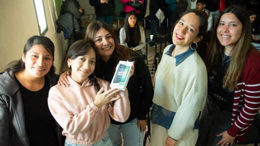 imagen Entrega inédita: estudiantes de la UNCUYO recibieron celulares que incautó el Estado