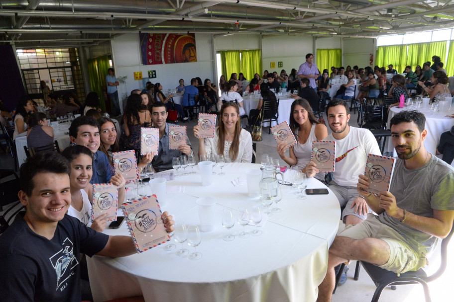 imagen Estudiantes se prepararon para "ser internacionales"