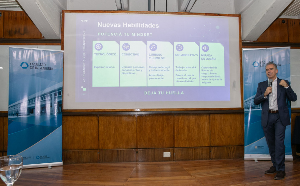 imagen La UNCUYO celebró el Día de la Ingeniería con una charla del vicepresidente de YPF