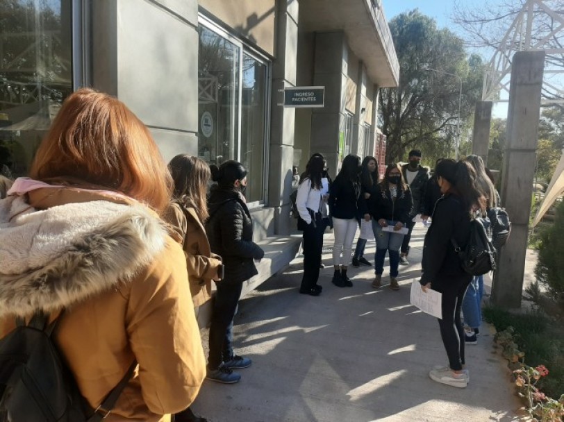 imagen Futuros estudiantes de Odontología tuvieron un primer contacto con la profesión