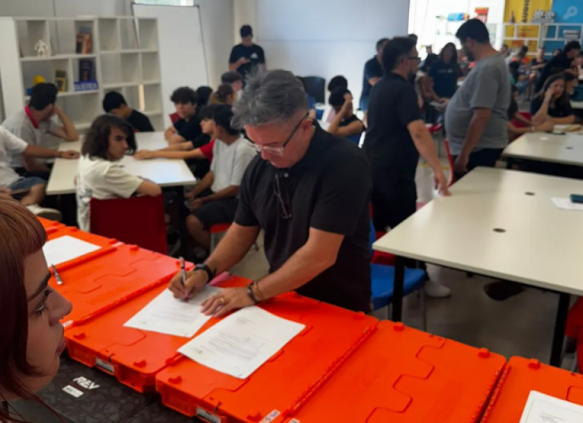 imagen Escuela de la UNCUYO debutó en competencia internacional de Robótica 