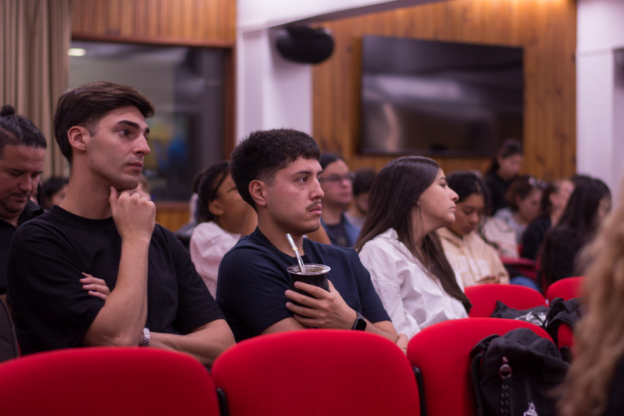 imagen Conversatorio sobre IA y salud mental: cómo impactan los algoritmos en la subjetividad