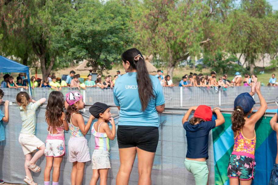imagen El Natatlón de la UNCUYO reunió casi mil litros de leche 