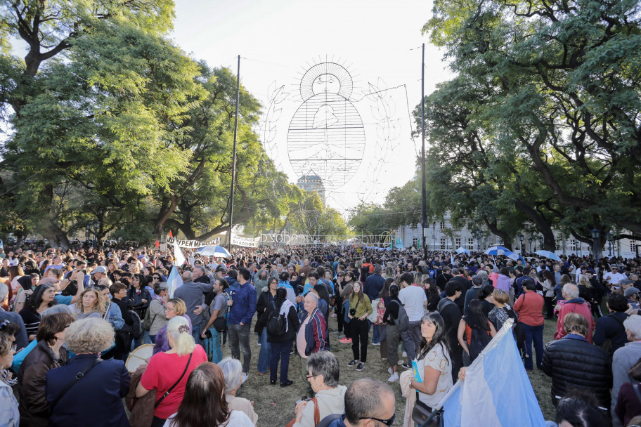 imagen Contundente marcha de la UNCUYO: Más de 40.000 personas se manifestaron por la universidad pública