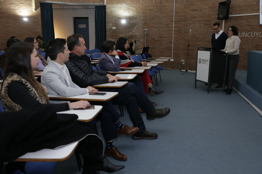 imagen Egresados becarán a estudiantes de la UNCUYO