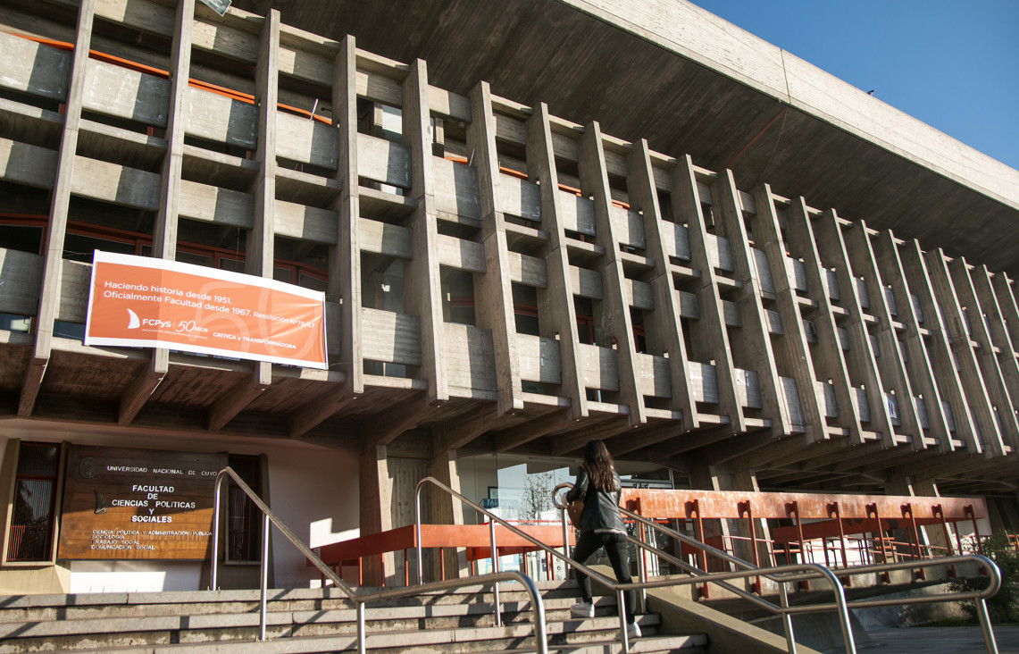 imagen Ingreso a la UNCUYO 2026: Ciencias Políticas y Sociales abrió sus inscripciones