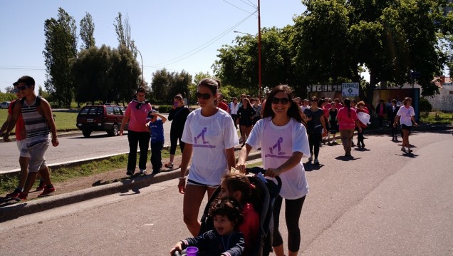 imagen Caminaron 3 kilómetros para concientizar sobre el cáncer