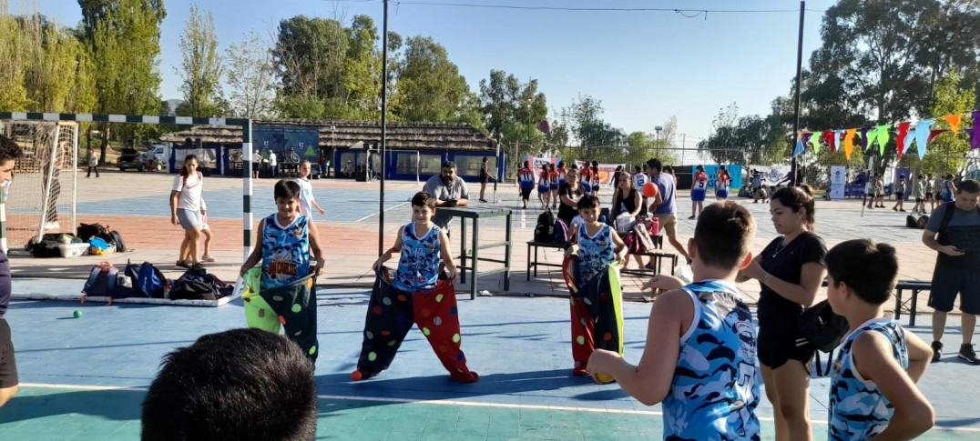 imagen Más de 1.500 niños y niñas en el festival de Minibasquet que se vivió en la UNCUYO