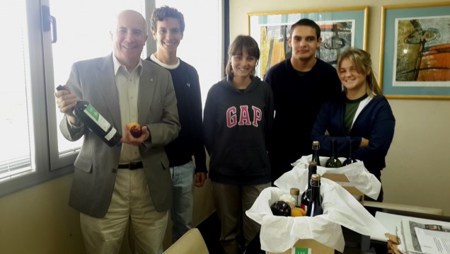 imagen Chicos del Liceo Agrícola compartieron sus productos con autoridades