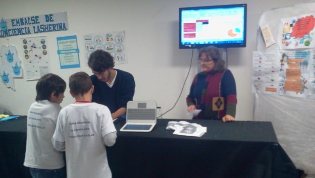 imagen Alumno del Magisterio expuso en La Brújula sobre el uso de Internet 