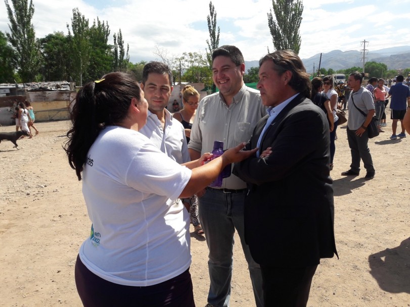 imagen Pizzi, Suárez y Frigerio recorrieron obras en barrios del Oeste 