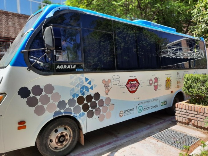imagen Con un Mini Bus renovado impulsan el cuidado y la salud bucodental