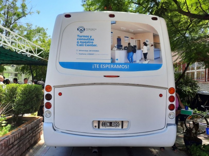 imagen Con un Mini Bus renovado impulsan el cuidado y la salud bucodental