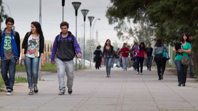 imagen Estudiantes pueden cursar un semestre en el extranjero