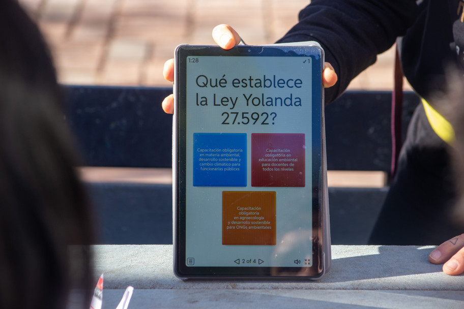 imagen Una performance y una feria circular coronaron el Mes del Ambiente en la UNCUYO