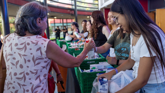 imagen Comenzó la distribución de las donaciones por la visita de Serrat a la UNCUYO