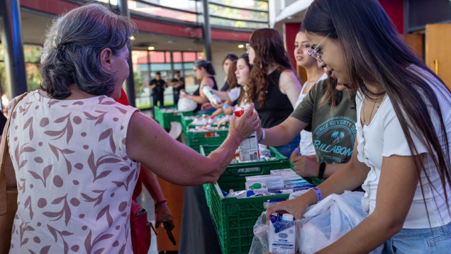 imagen Comenzó la distribución de las donaciones por la visita de Serrat a la UNCUYO