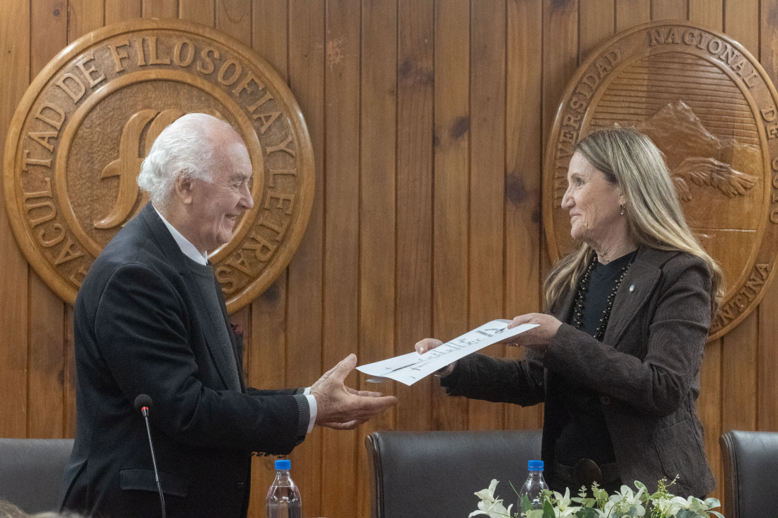 imagen Hugo Francisco Bauzá es Doctor Honoris Causa de la UNCUYO