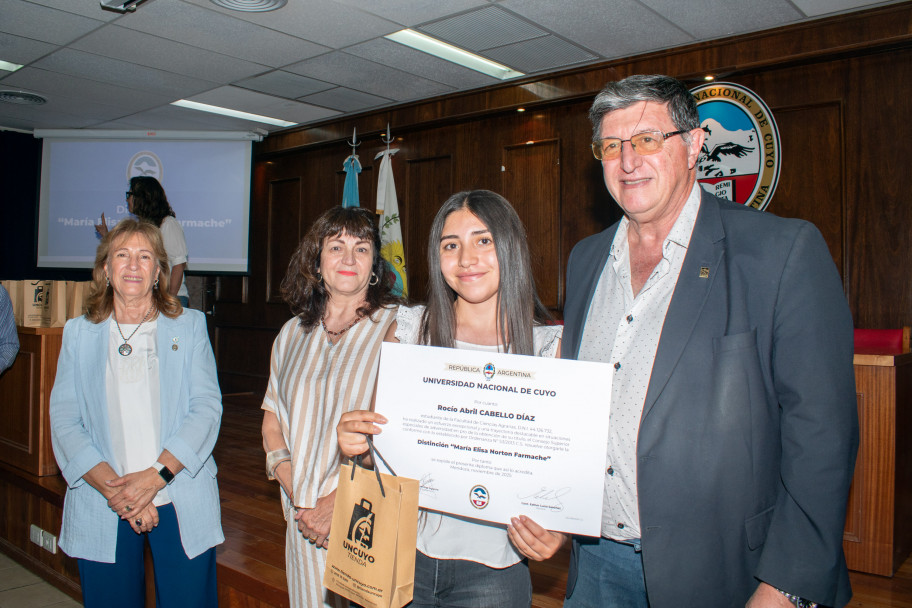imagen Estudiantes y graduados de la UNCUYO recibieron la distinción Farmache