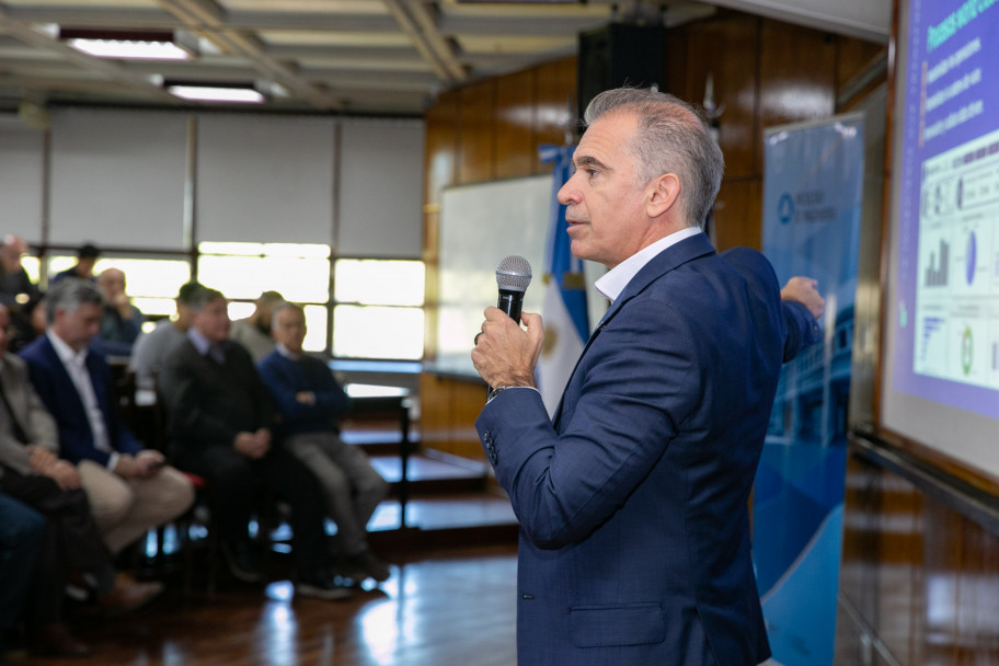 imagen La UNCUYO celebró el Día de la Ingeniería con una charla del vicepresidente de YPF