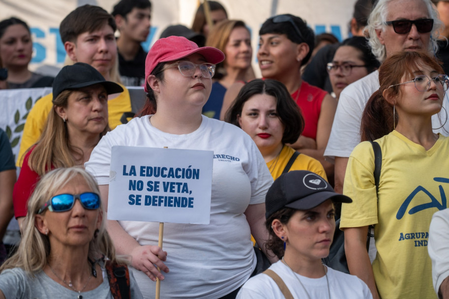 imagen Más de 20 mil personas marcharon por la universidad pública en Mendoza