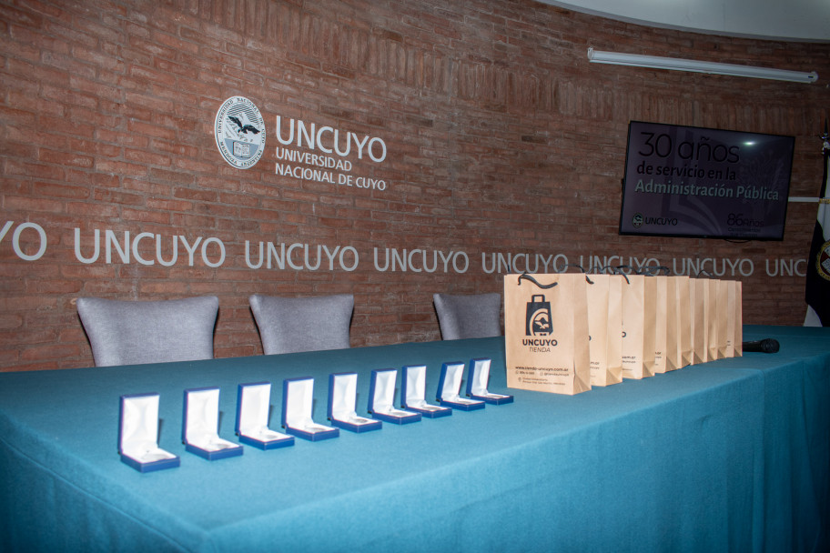 imagen La UNCUYO reconoció al personal con 30 años de servicio en la institución