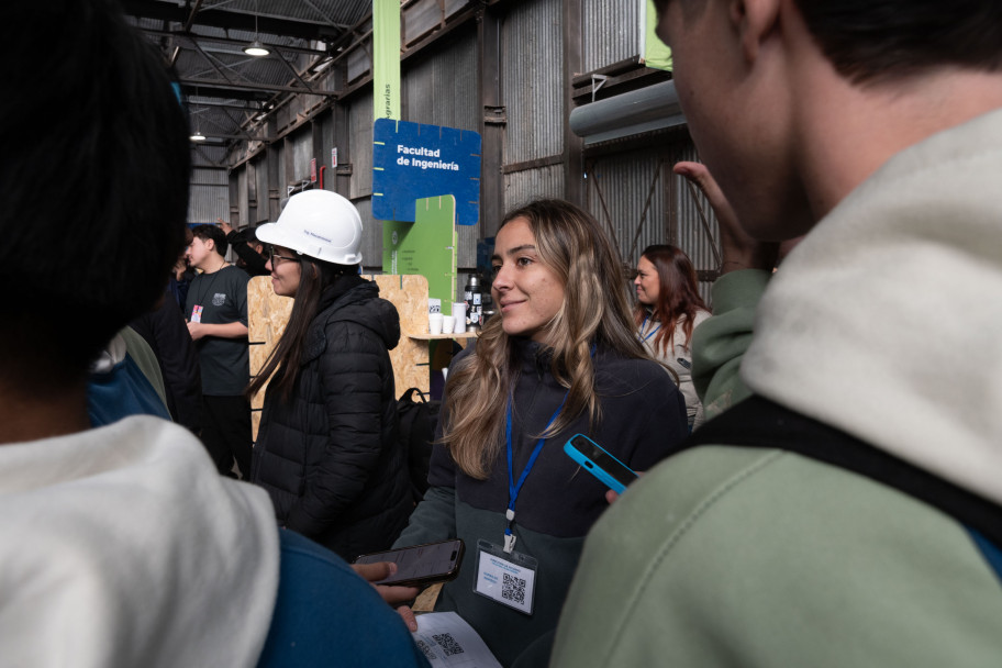imagen Miles de jóvenes recorren la Expo Educativa en su primer día