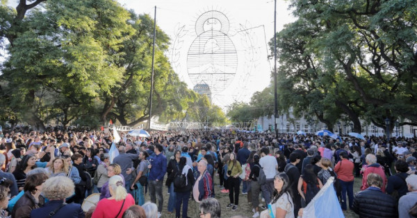 Enfático reclamo por la situación salarial de docentes y nodocentes del ...