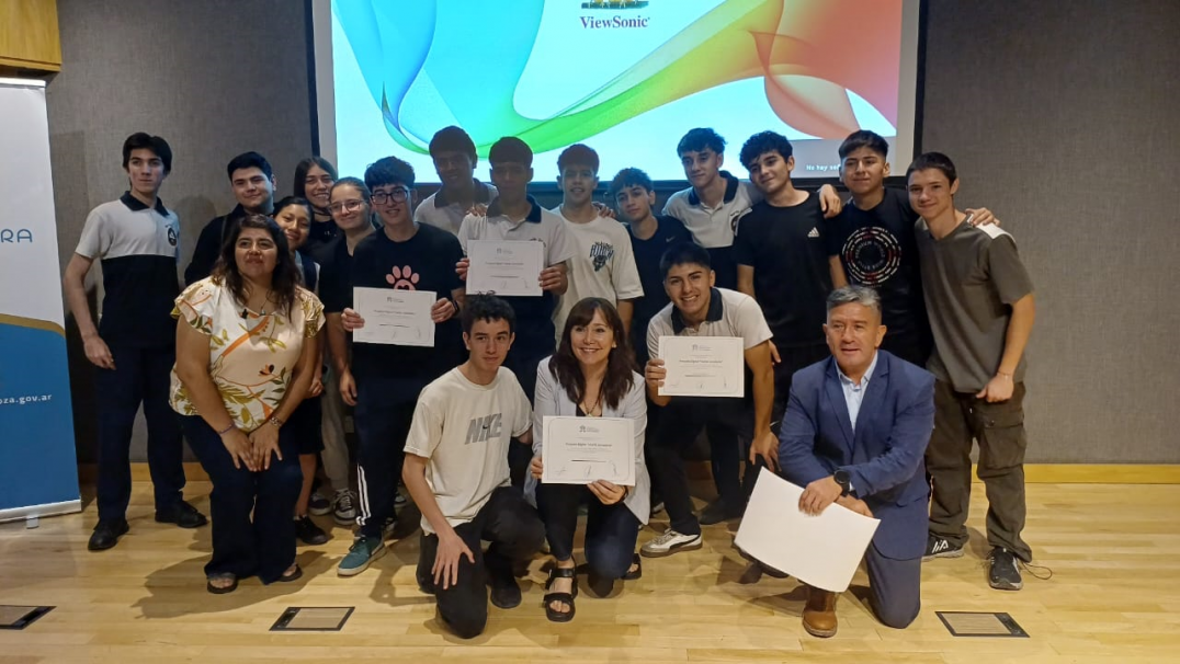 imagen Distinguieron proyecto de estudiantes de la UNCUYO que ayuda a adoptar animales