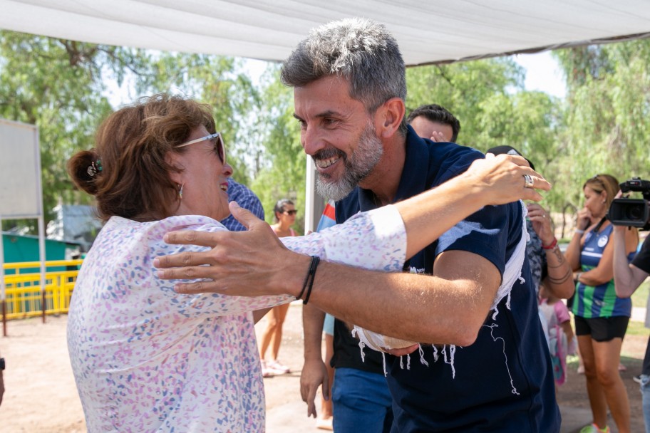 imagen El Natatlón Solidario de la UNCUYO reunió cerca de 300 kilos de leche