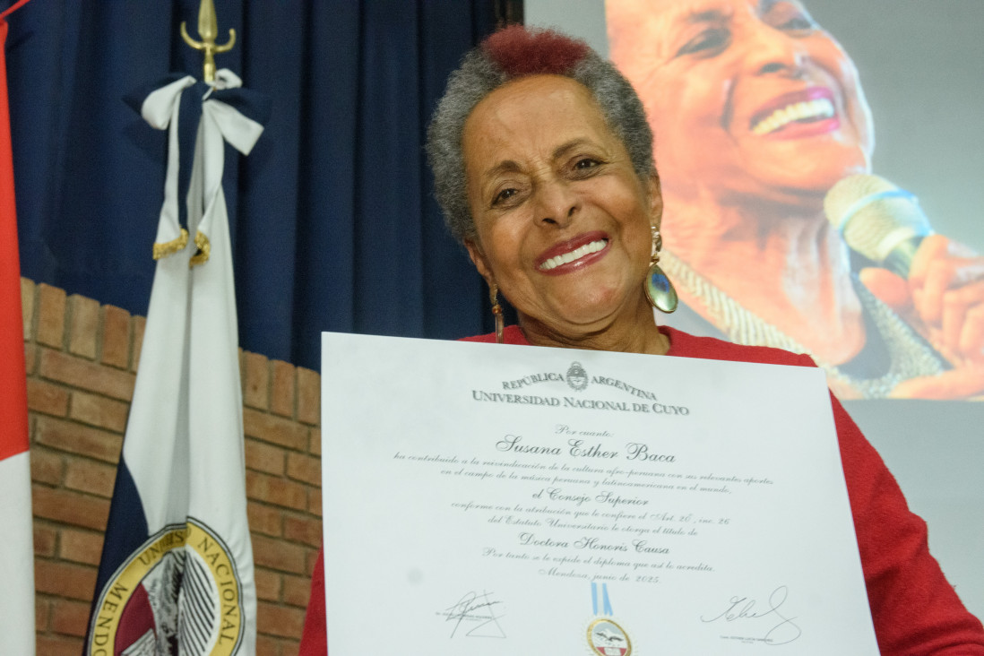 imagen La artista peruana Susana Baca es doctora Honoris Causa de la UNCUYO 
