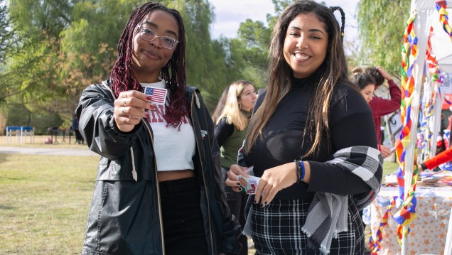 imagen Estudiantes tutores, un servicio voluntario "para sentirse en casa"