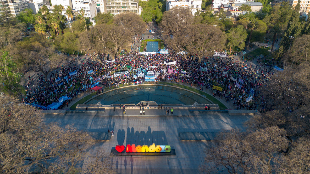 imagen La UNCUYO vuelve a marchar en defensa de la universidad pública