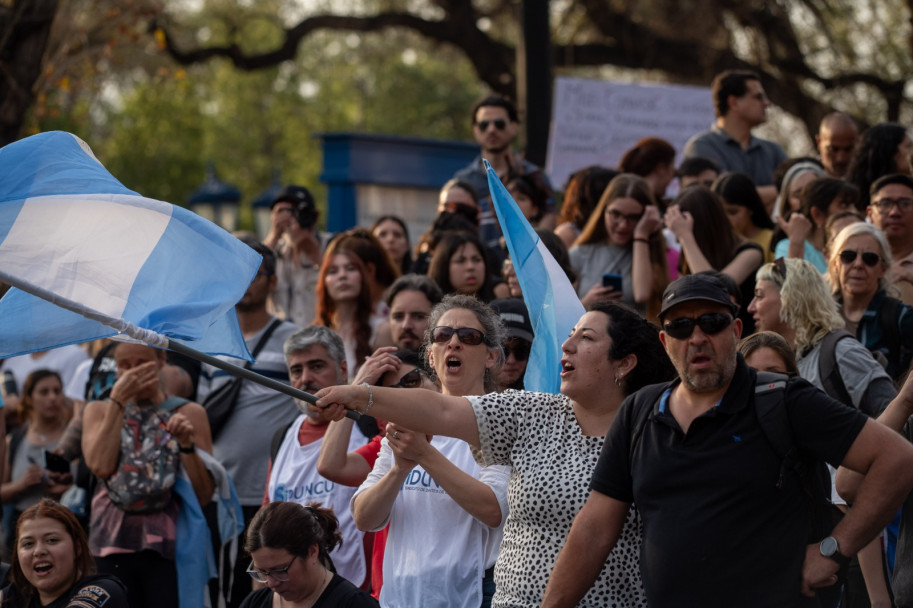 imagen Más de 20 mil personas marcharon por la universidad pública en Mendoza