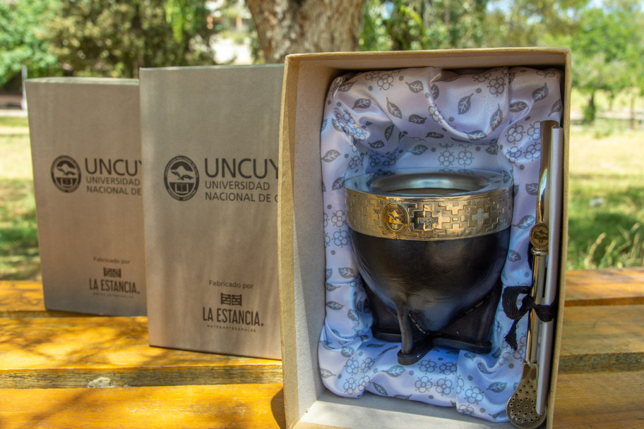 imagen La UNCUYO ya tiene su tienda de productos y se presenta con ofertas de lanzamiento