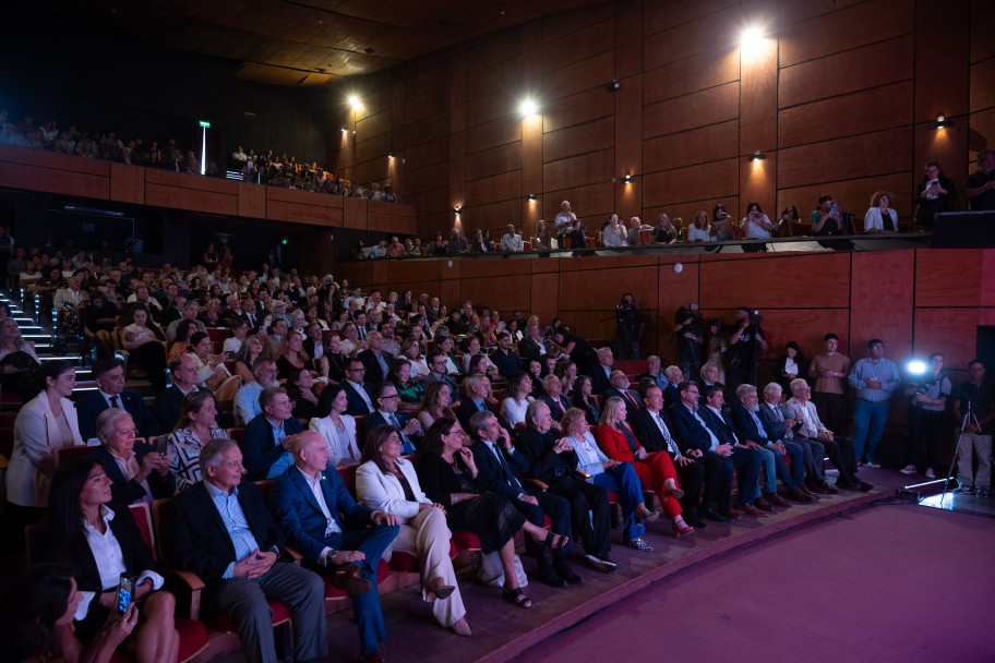imagen Joan Manuel Serrat se convirtió en Doctor Honoris Causa de la UNCUYO
