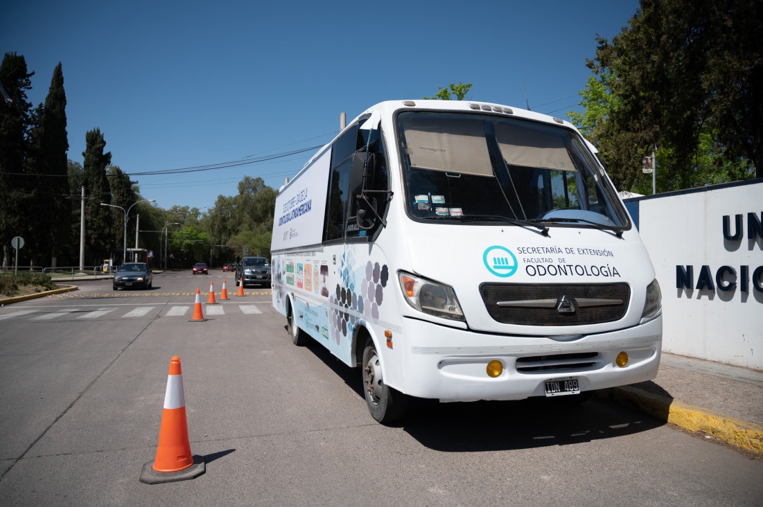 imagen Impulsores UNCUYO: la Unidad Móvil Odontológica suma más equipamiento