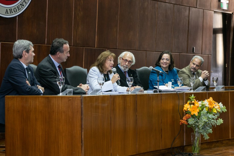 imagen Honoris Causa: Santiago Kovadloff ya forma parte de la UNCUYO