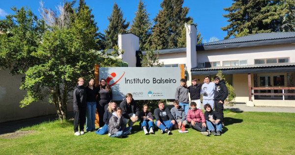 El Balseiro invita a estudiantes de secundaria a pensar en la IA - Prensa UNCUYO thumbnail