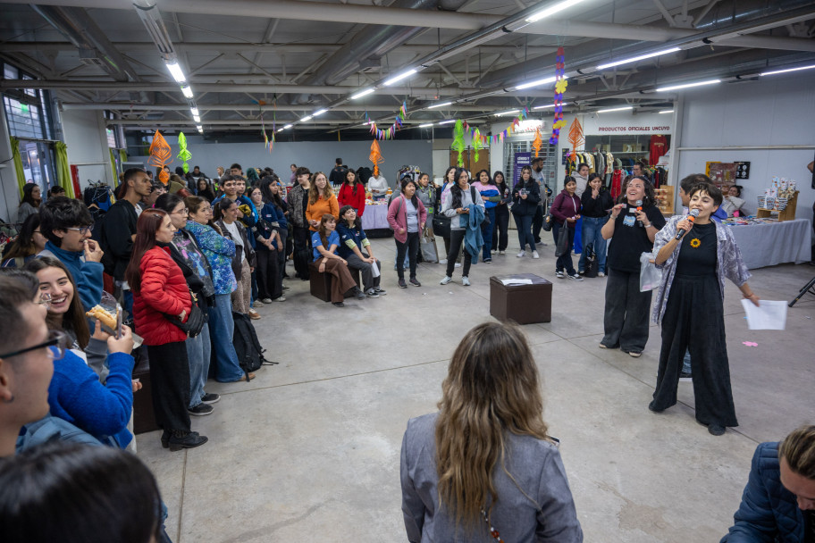 imagen Estudiantes celebraron la llegada de la primavera con música, sorteos y juegos
