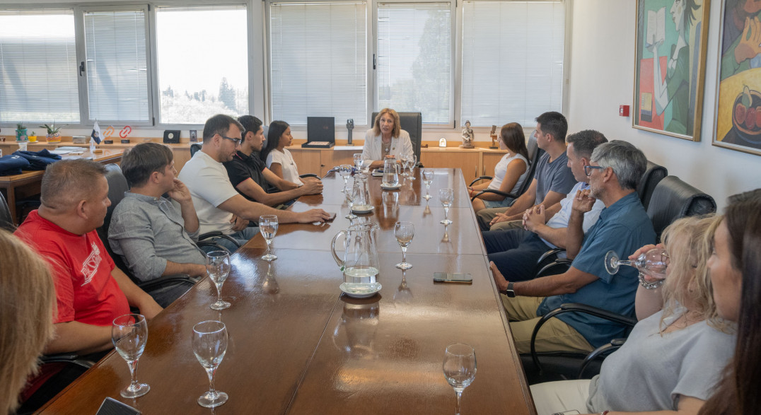 imagen La UNCUYO otorgó un reconocimiento a dos de sus destacadas deportistas