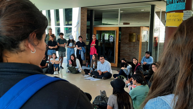 imagen Autoridades del Rectorado y de la Facultad de Ciencias Económicas de la UNCUYO dialogaron con estudiantes autoconvocados