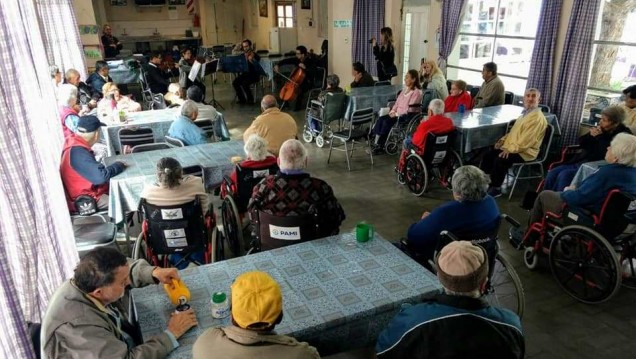 imagen Jóvenes músicos de la UNCUYO actuaron en el Hogar Santa Marta 