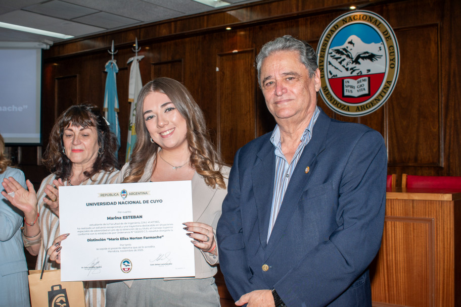 imagen Estudiantes y graduados de la UNCUYO recibieron la distinción Farmache