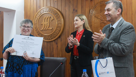 imagen María Teresa Andruetto recibió el Doctorado Honoris Causa de la UNCUYO