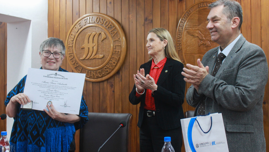 imagen que ilustra noticia María Teresa Andruetto recibió el Doctorado Honoris Causa de la UNCUYO