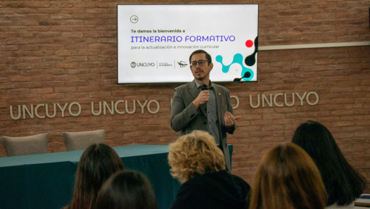 imagen Presentaron un itinerario para la actualización e innovación curricular en la UNCUYO